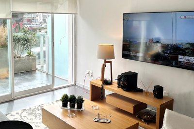 APARTAMENTO DISPONIBLE EN ALQUILER, AMPLIO, LUMINOSO, EN LA PENÍNSULA, PUNTA DEL ESTE.