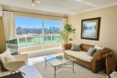 Apartamento en Alquiler y Venta, playa mansa- Punta del Este 