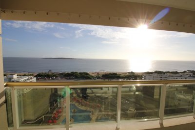 APARTAMENTO EN VENTA DE 3 DORMITORIOS + SERVICIO, PLAYA MANSA, PUNTA DEL ESTE 