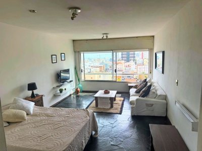 Alquiler mono ambiente en península Punta del este, piso alto, gran vista 