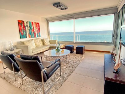 APARTAMENTO CON VISTA, DISPONIBLE TEMPORADA 2026, 3 DORMITORIOS EN SUITE, PENÍNSULA, PUNTA DEL ESTE.