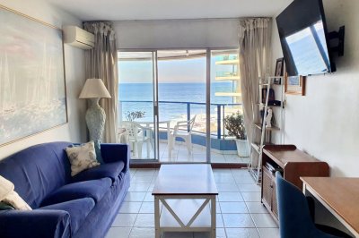 APARTAMENTO FRENTE AL MAR, EN VENTA. CON TERRAZA PRIVADA, EN LA PENÍNSULA, PUNTA DEL ESTE! 