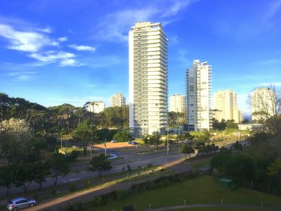 Venta apartamento en playa brava sobre Roosevelt a 400 metros de la playa