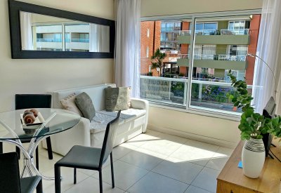 Alquilo apartamento ANUAL EN PUNTA DEL ESTE , 1 dormitorio, Península. 