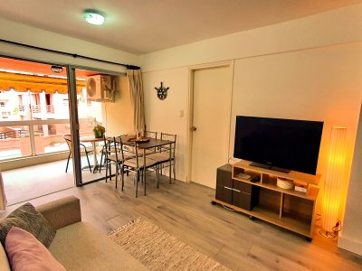 En venta apartamento reciclado 1 dormitorio con balcón y garaje en Peninsula, Punta del Este