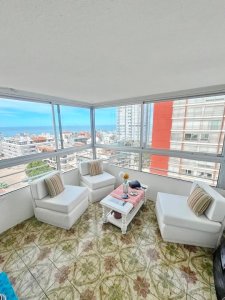 Venta de apartamento 2 y medio dormitorios en la península Punta del este  