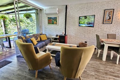 Vendo apartamento tipo casa de 2 dormitorios, reciclado, en San Rafael, Punta del Este.