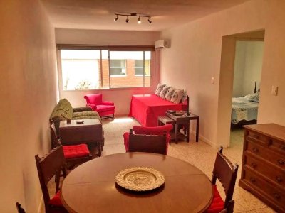Vendo apartamento de 1 dormitorio y garage. Península, Punta del Este.