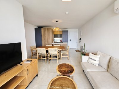 Venta de apartamento a estrenar en Punta del Este, Playa Brava 