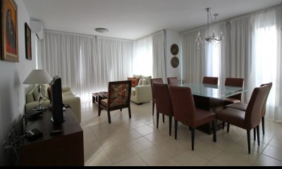 En venta... Apartamento 3 dormitorios en Av. Roosevelt, Punta del Este