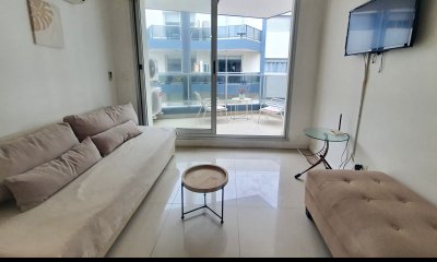 Venta de apartamento 1 dormitorio frente al Puerto Punta del Este