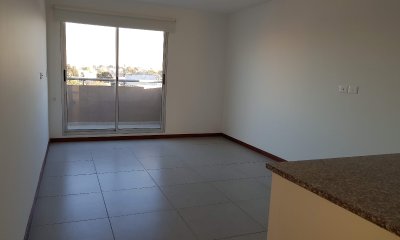 Vendo apartamento a estrenar de 2 dormitorios en centro de Maldonado.