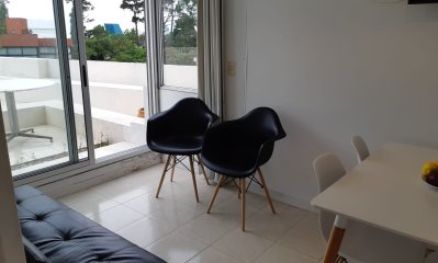 Vendo apartamento 1 dormitorio, edificio con servicios, en Roosevelt, Punta del Este.