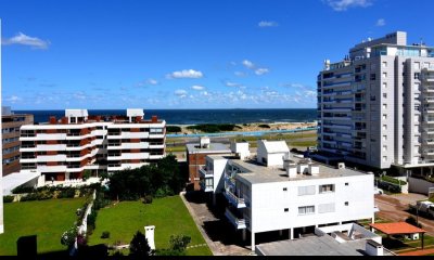 Vendo apartamento de 2 dormitorios y medio 2 baños en playa Brava Punta de Este departamento de Maldonado