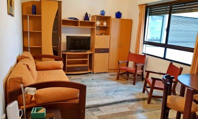 Vendo apartamento 1 dormitorio con servicios, a metros de los Dedos y Peninsula, Punta del Este