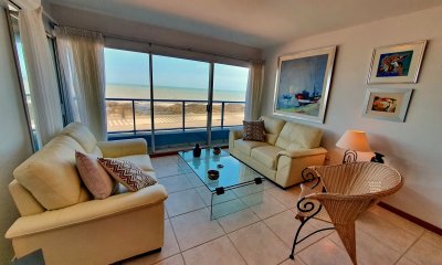 Vendo o alquilo apartamento 3 dormitorios en primera línea en Penínsulta, Punta del Este