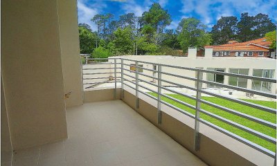 En venta apartamento 2 dormitorios con parrillero propio y piscina en San Rafael, Punta del Este.