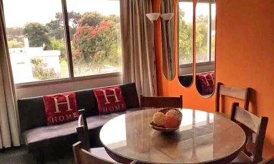 Vendo apartamento de 1 dormitorio y medio. Playa Mansa, Punta del Este.