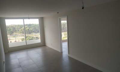 En venta apartamento a estrenar, 2 dormitorios con servicios en Roosevelt, Punta del Este