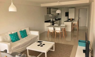 Vendo apartamento 3 dormitorios con servicios y vista parcial, playa brava, Punta del Este