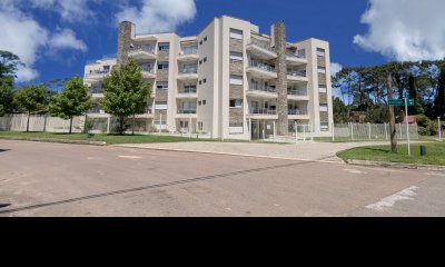 Vendo apartamento 2 dormitorios con parrillero propio y piscina, San Rafael, Punta del Este