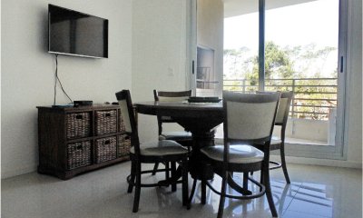 Alquilo apartamento de 2 dormitorios cerca del Shopping, Punta del Este.