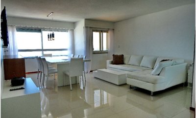 Apartamento en venta de 3 dormitorios en Peninsula, Punta del Este.