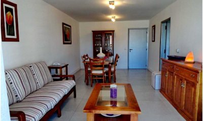 Muy lindo apartamento en piso alto , torre con todos y muy buenos servicios.