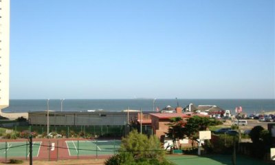 Vendo apartamento 2 dormitorios con vista al mar y servicios, Punta del Este