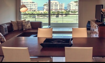 Venta de apartamento dúplex en complejo Veramansa sobre playa Mansa de punta del Este