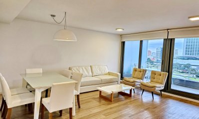 APARTAMENTO EN VENTA, 2 DORMITORIOS EN SUITE, PUNTA DEL ESTE. EN EDIFICIO CON SERVICIOS