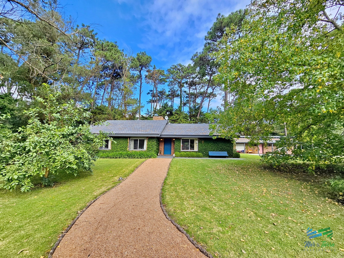 GRAN CASA, ALQUILER TEMPORADA VERANO 2025, PLAYA BRAVA, PUNTA DEL ESTE. 