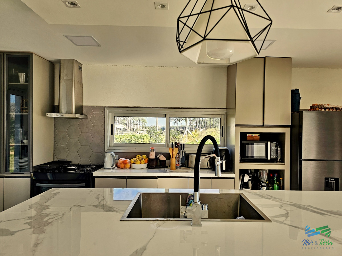 Casa ID.4779 - VENTA DE CASA, 3 DORMITORIOS, CON PISCINA CLIMATIZADA. MALDONADO, PUNTA DEL ESTE.  