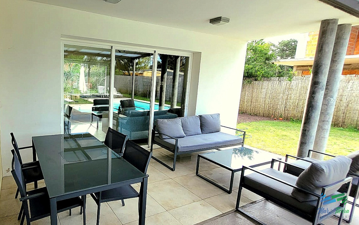 Casa ID.4108 - Venta y alquiler de casa nueva en Beverly Hills Punta del este de 4 dormitorios