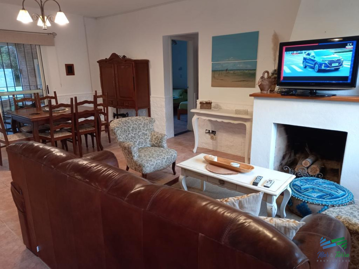 Casa ID.1658 - Casa de 3 dormitorios con piscina climatizada en alquiler. Playa brava.
