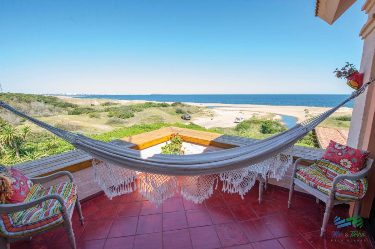 Casa ID.3975 - Venta de casa de 6 dormitorios en Playa Mansa Punta del Este Piedras del Chileno Punta Ballena 