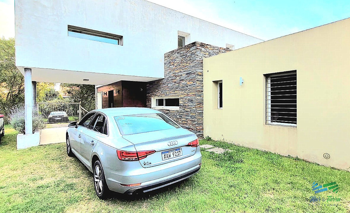 Casa ID.4108 - Venta y alquiler de casa nueva en Beverly Hills Punta del este de 4 dormitorios