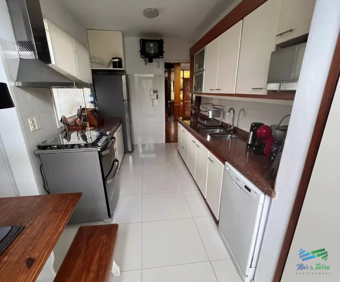 Casa ID.1580 - Casa 5 dormitorios y piscina en venta a 2 cuadras de playa mansa, Punta del este.