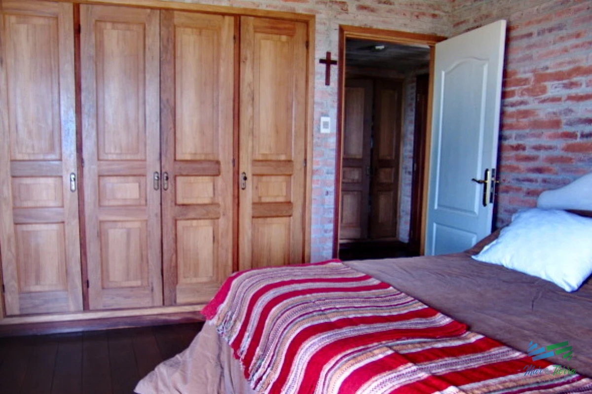 Casa ID.5210 - Atto BAJO DE PRECIO ! Espectacular Residencia sobre el mar, dominando el atardecer en 1 hectárea de terreno en primera línea