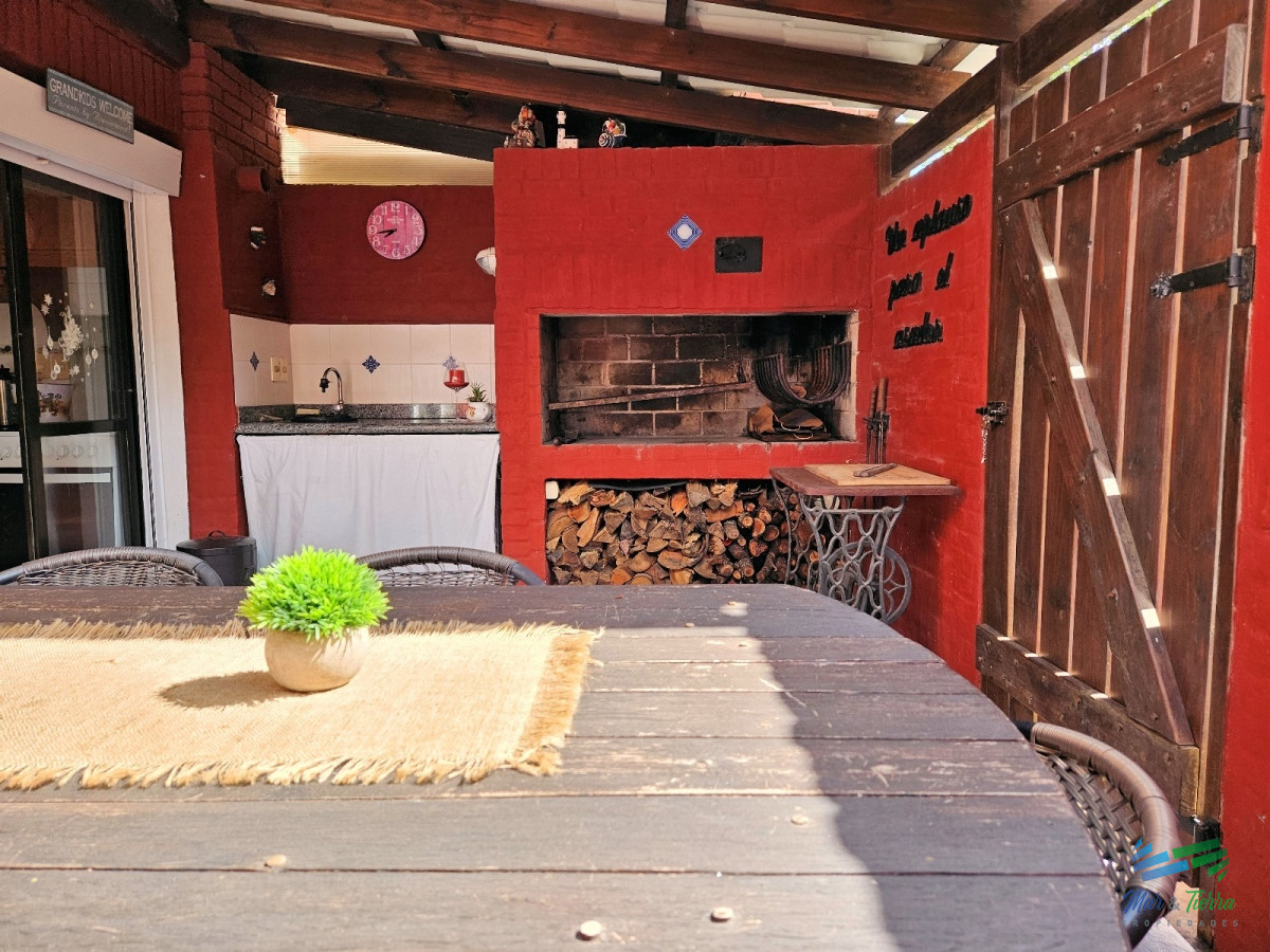 Casa ID.4508 - Venta de casa PH DUPLEX 2 dormitorioss en barrio Cantegril zona Roosevelt 