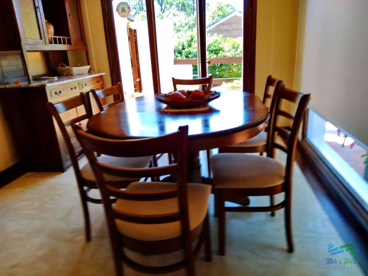 Casa ID.1685 - Vendo casa de 5 dormitorios con piscina climatizada en playa mansa, Punta del Este