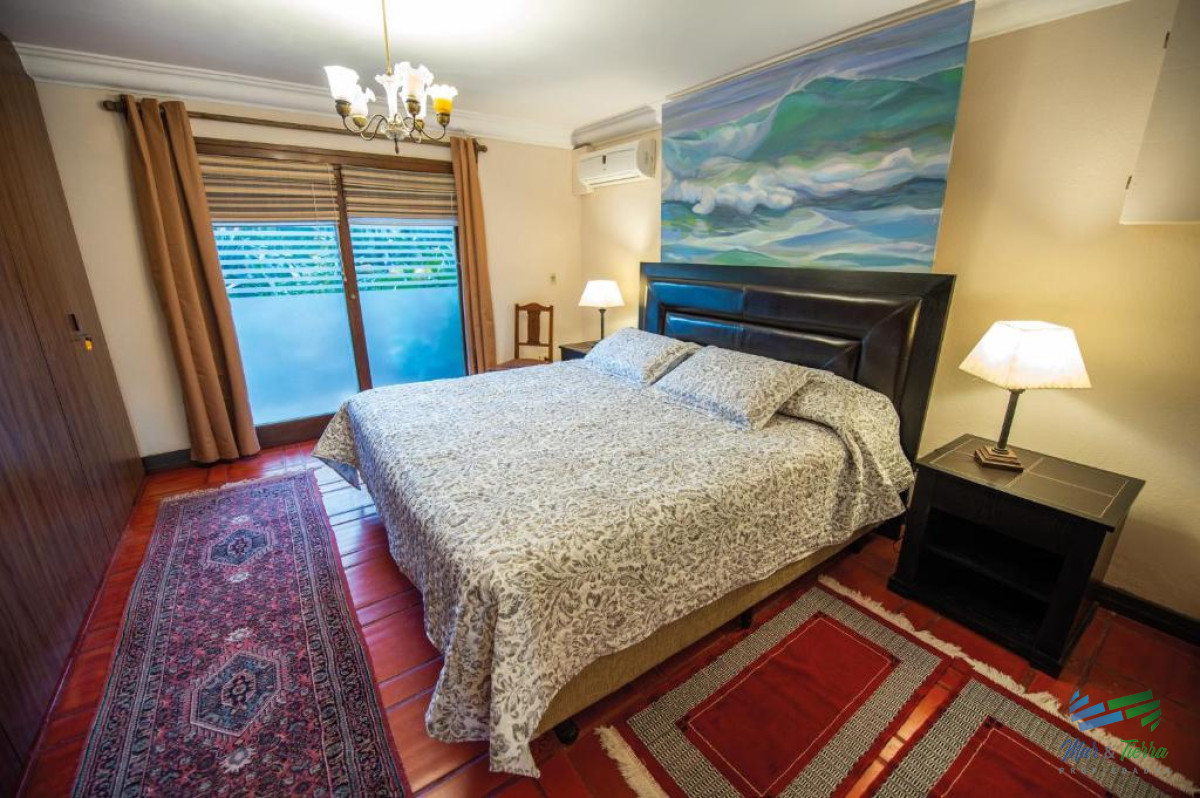 Casa ID.3975 - Venta de casa de 6 dormitorios en Playa Mansa Punta del Este Piedras del Chileno Punta Ballena 