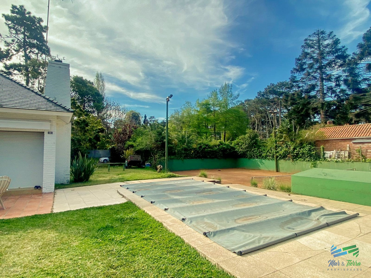 Casa ID.4453 - CASA TEMPORADA 2024, PISCINA CLIMATIZADA, CANCHA DE TENIS, CUATRO DORMITORIOS. PUNTA DEL ESTE, MANSA. 