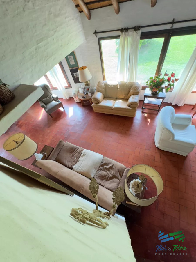 Casa ID.4947 - En venta cabaña con gran terreno, piscina y cancha de paddle en Pinares, Punta del Este