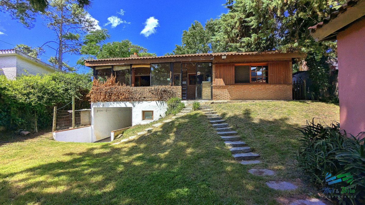 Casa ID.4518 - Venta de casa 3 dormitorios en barrio cantegril Punta del este, Maldonado, cerca de playa Mansa