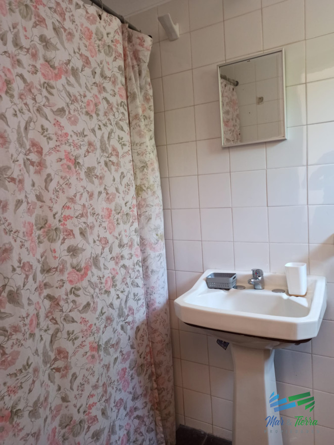Casa ID.5077 - Buena Oportunidad en El Chorro-Manantiales-R.104 a 5 cuadras de la playa.