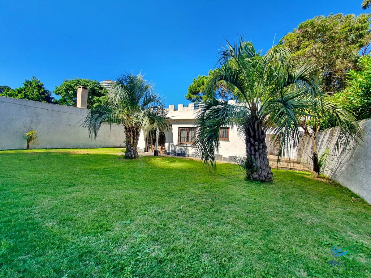 Casa ID.1712 - Casa en venta. A dos cuadras del mar!