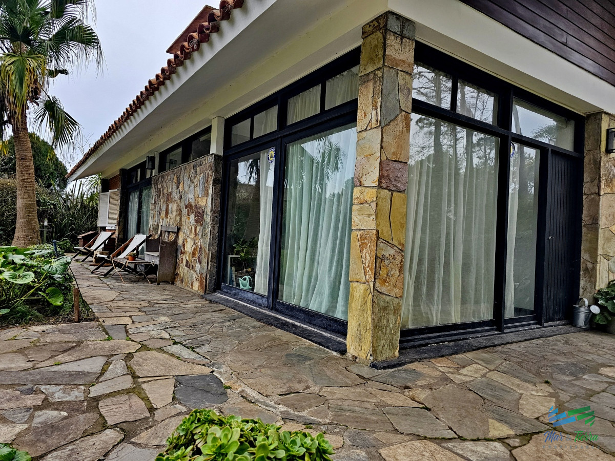 Casa ID.4800 - CASA EN ALQUILER, 4 DORMITORIOS Y PISCINA CLIMATIZADA, ZONA COLEGIOS, PUNTA DEL ESTE 