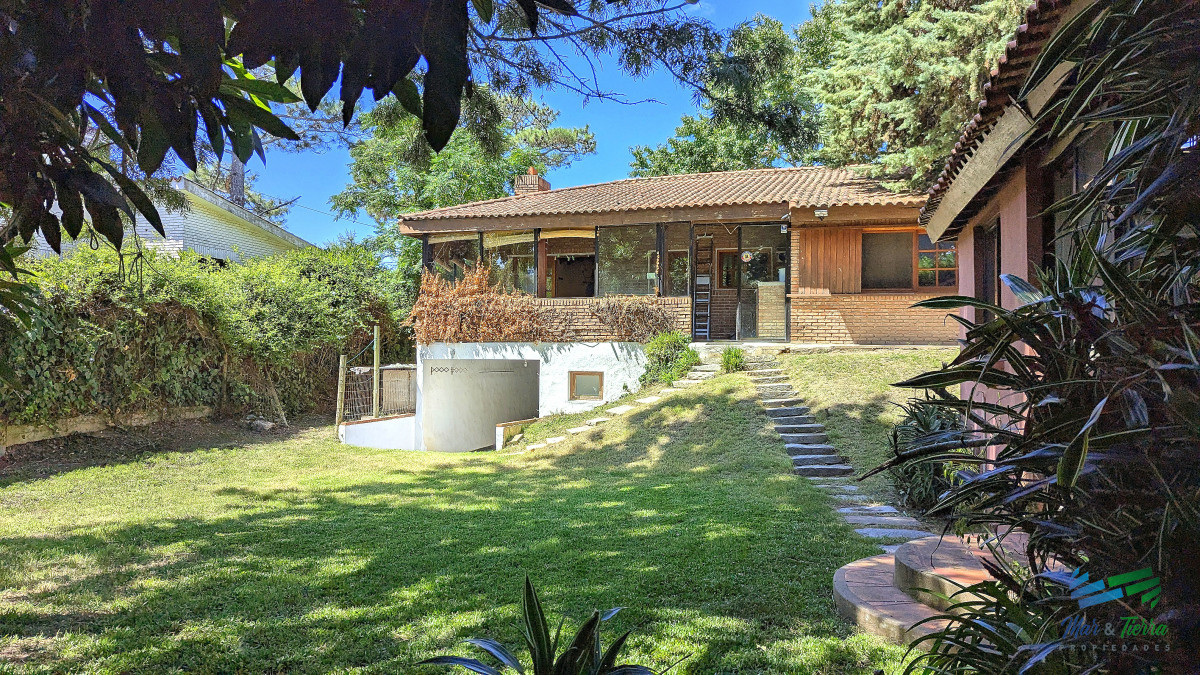 Casa ID.4518 - Venta de casa 3 dormitorios en barrio cantegril Punta del este, Maldonado, cerca de playa Mansa
