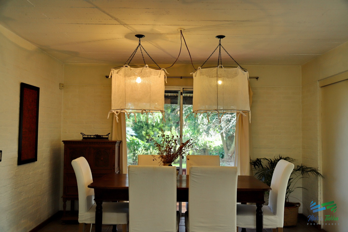Casa ID.1741 - Vendo casa 4 dormitorios, con piscina en Pinares, Punta del Este